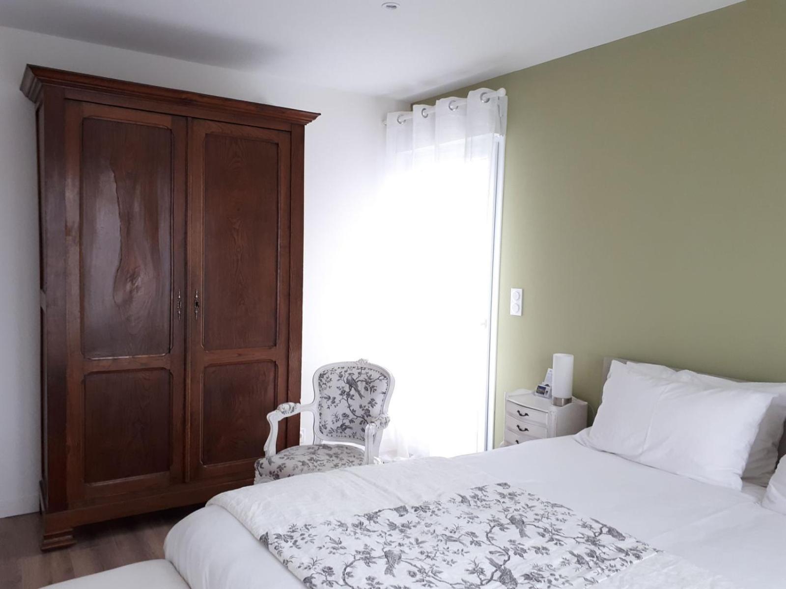 Chez Pascale Et Patrick Bed & Breakfast Mios